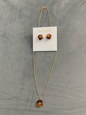 NWOT Tory Burch  Amber Tortoise Flower Stud Earrings W/ Necklace withGold Logo